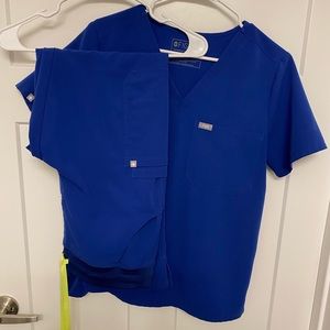 Figs scrub set, Electric Blue, medium.